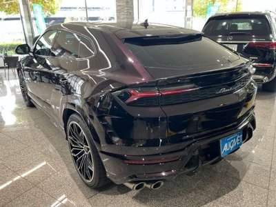 LAMBORGHINI URUS - 2