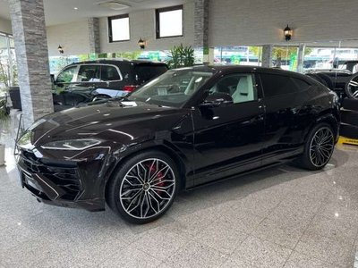 LAMBORGHINI URUS - 3