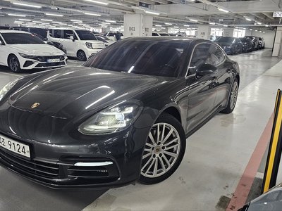 PORSCHE PANAMERA - 5