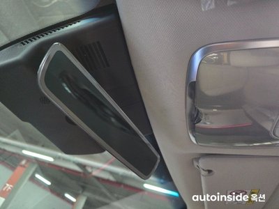 2025 Genesis GV70 — миниатюра 17
