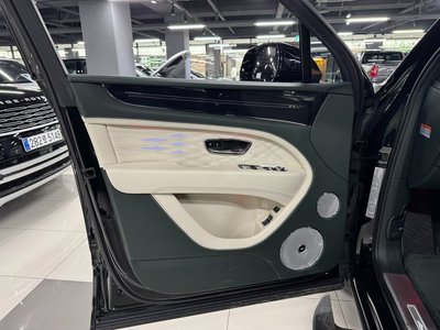 BENTLEY BENTAYGA - 7