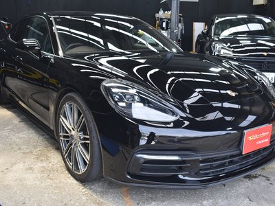 PORSCHE PANAMERA - 4