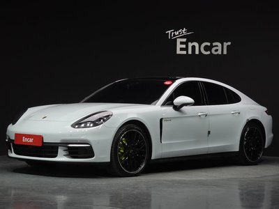 PORSCHE PANAMERA - 1