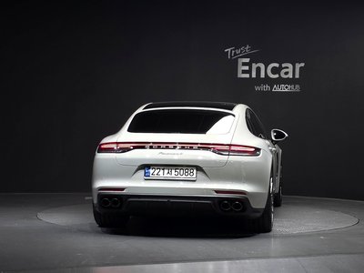 PORSCHE PANAMERA - 3