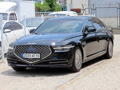 2020 Genesis G90 — фото 1