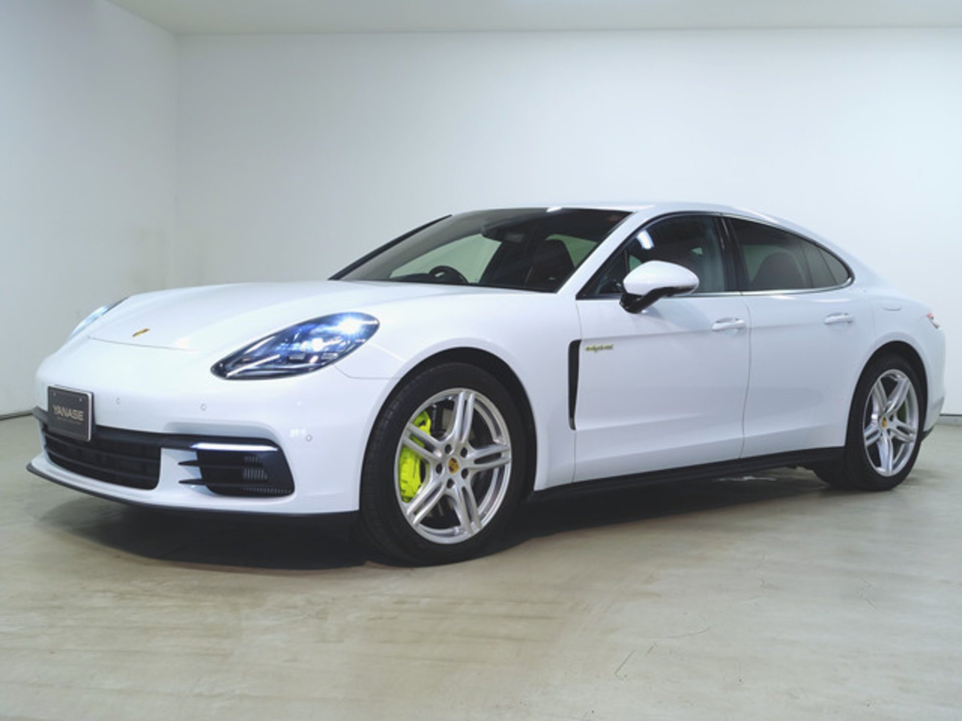 PORSCHE PANAMERA - View 1