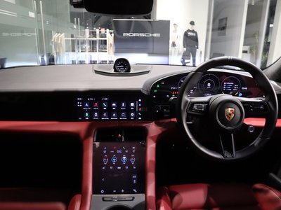 2023 Porsche TAYCAN — миниатюра 32