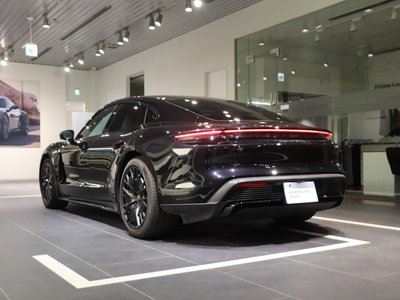 2023 Porsche TAYCAN photo 9