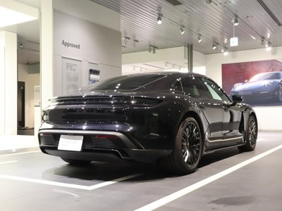 2023 Porsche TAYCAN photo 7