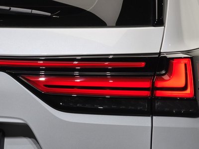 2025 Lexus LX — фото 10