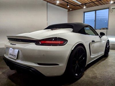 PORSCHE 718 SPYDER - 10