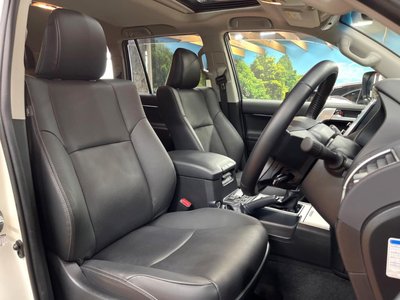 TOYOTA LAND CRUISER PRADO - 9