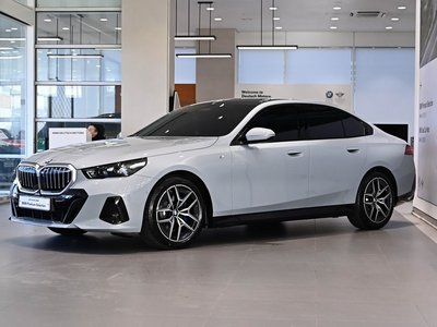 BMW 5 SERIES - 1