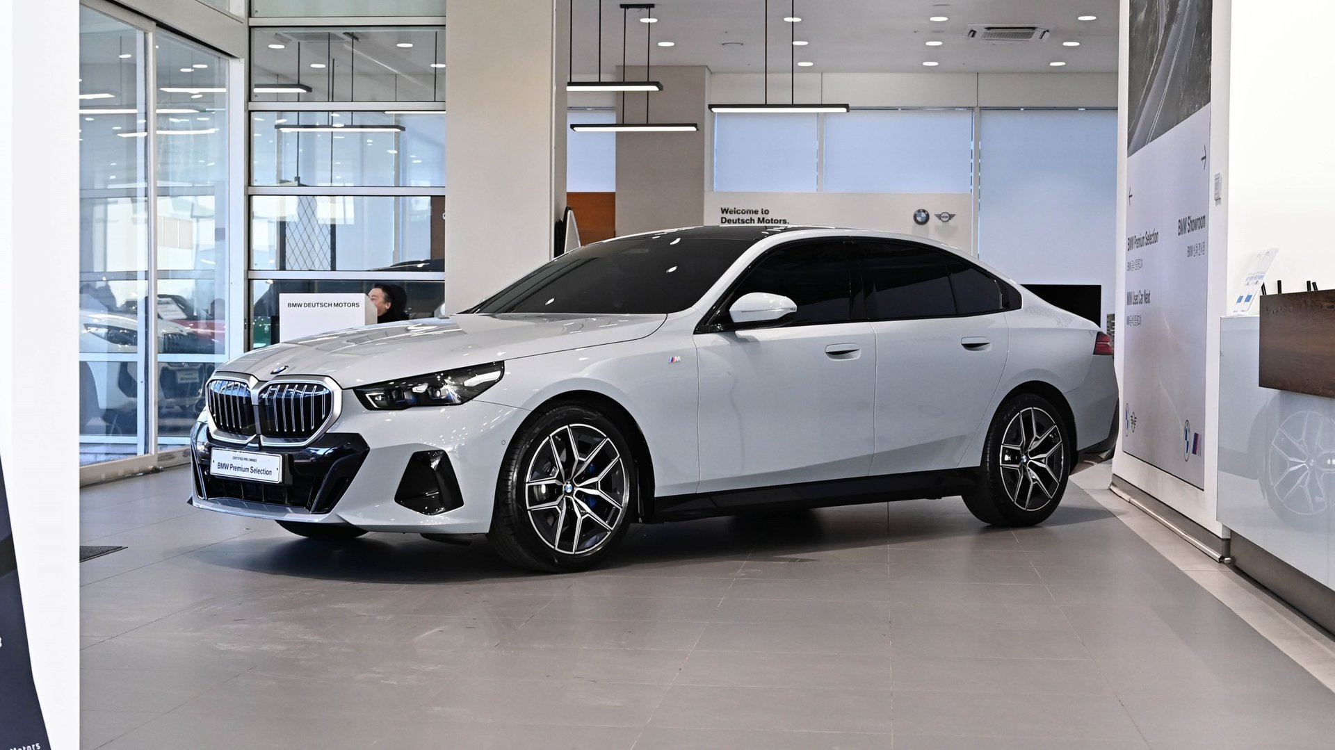 BMW 5 SERIES - View 1