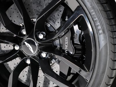 ASTON MARTIN VANQUISH - 9