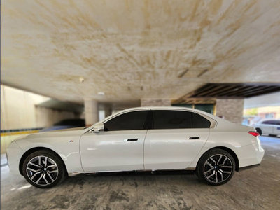 BMW 7 SERIES - 2