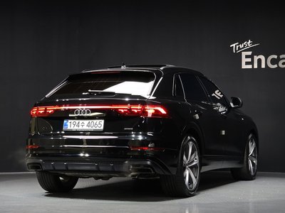 AUDI Q8 - 4