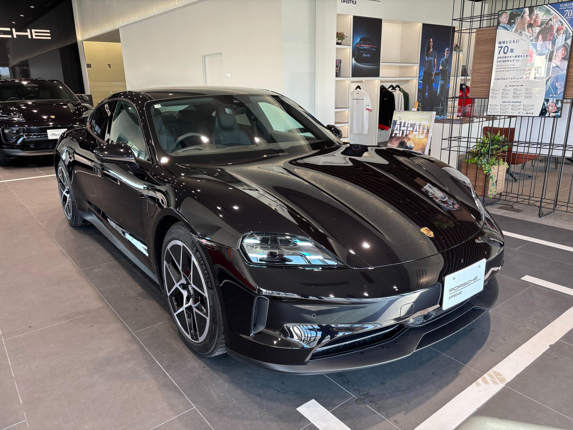 PORSCHE TAYCAN - View 1