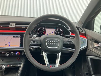 صورة 21 لـ 2021 AUDI RS Q3