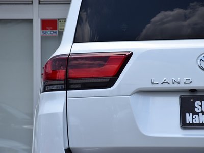 2024 Toyota LAND CRUISER 300 — миниатюра 25