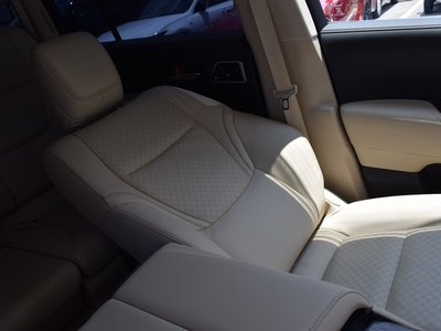 2024 Toyota LAND CRUISER 300 — миниатюра 39