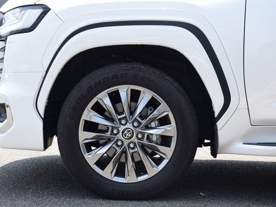 2024 Toyota LAND CRUISER 300 — миниатюра 18