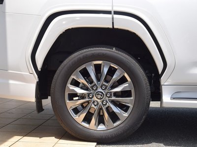 2024 Toyota LAND CRUISER 300 — миниатюра 17