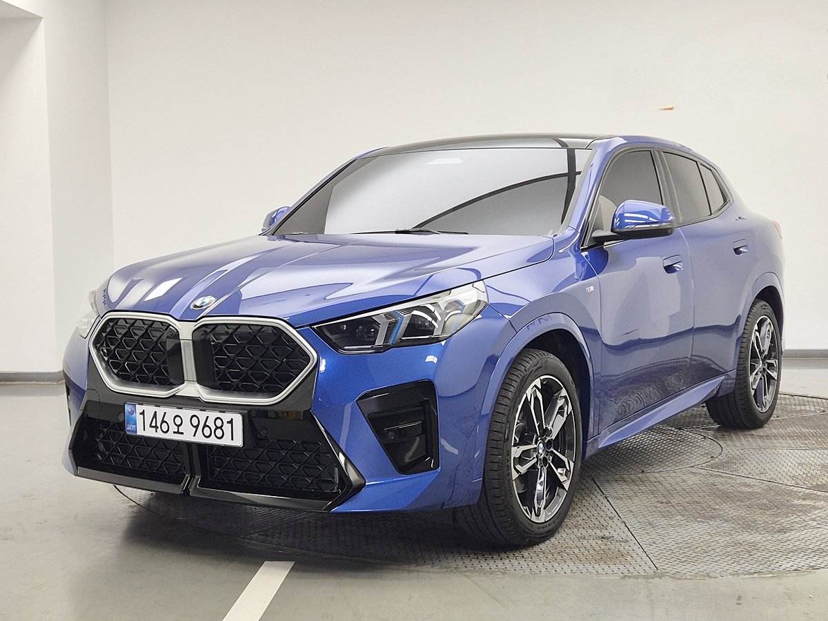 BMW X2 - View 1