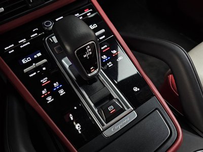 PORSCHE CAYENNE - 9