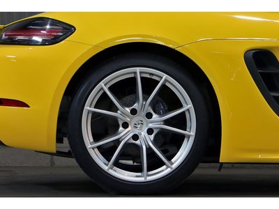 2018 Porsche 718 thumbnail 26
