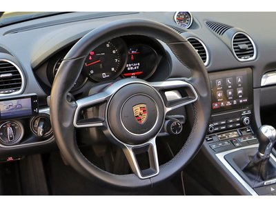 2018 Porsche 718 thumbnail 33