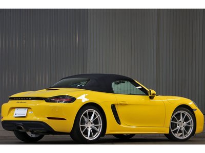 2018 Porsche 718 thumbnail 17
