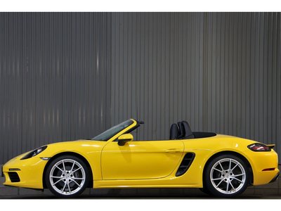 2018 Porsche 718 thumbnail 21