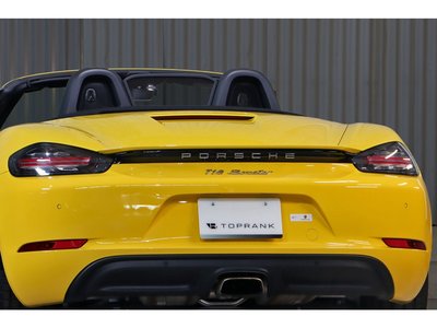 2018 Porsche 718 thumbnail 25
