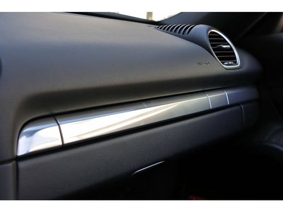 2018 Porsche 718 thumbnail 36