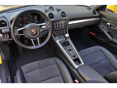 2018 Porsche 718 thumbnail 28