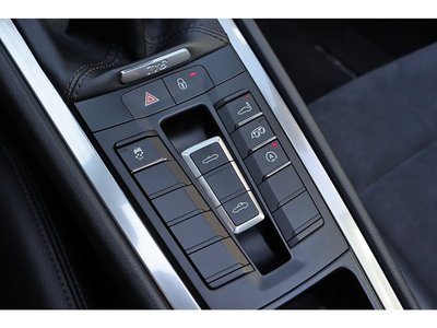 2018 Porsche 718 thumbnail 41