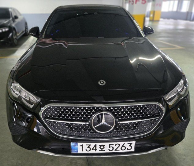 MERCEDES-BENZ E-CLASS - View 1