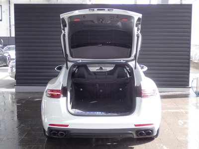 PORSCHE PANAMERA - 8