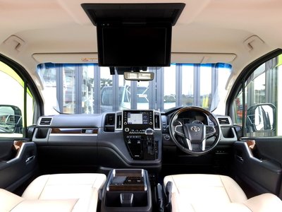 TOYOTA GRAND ACE - 2