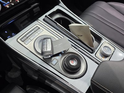2022 Genesis GV80 — миниатюра 12