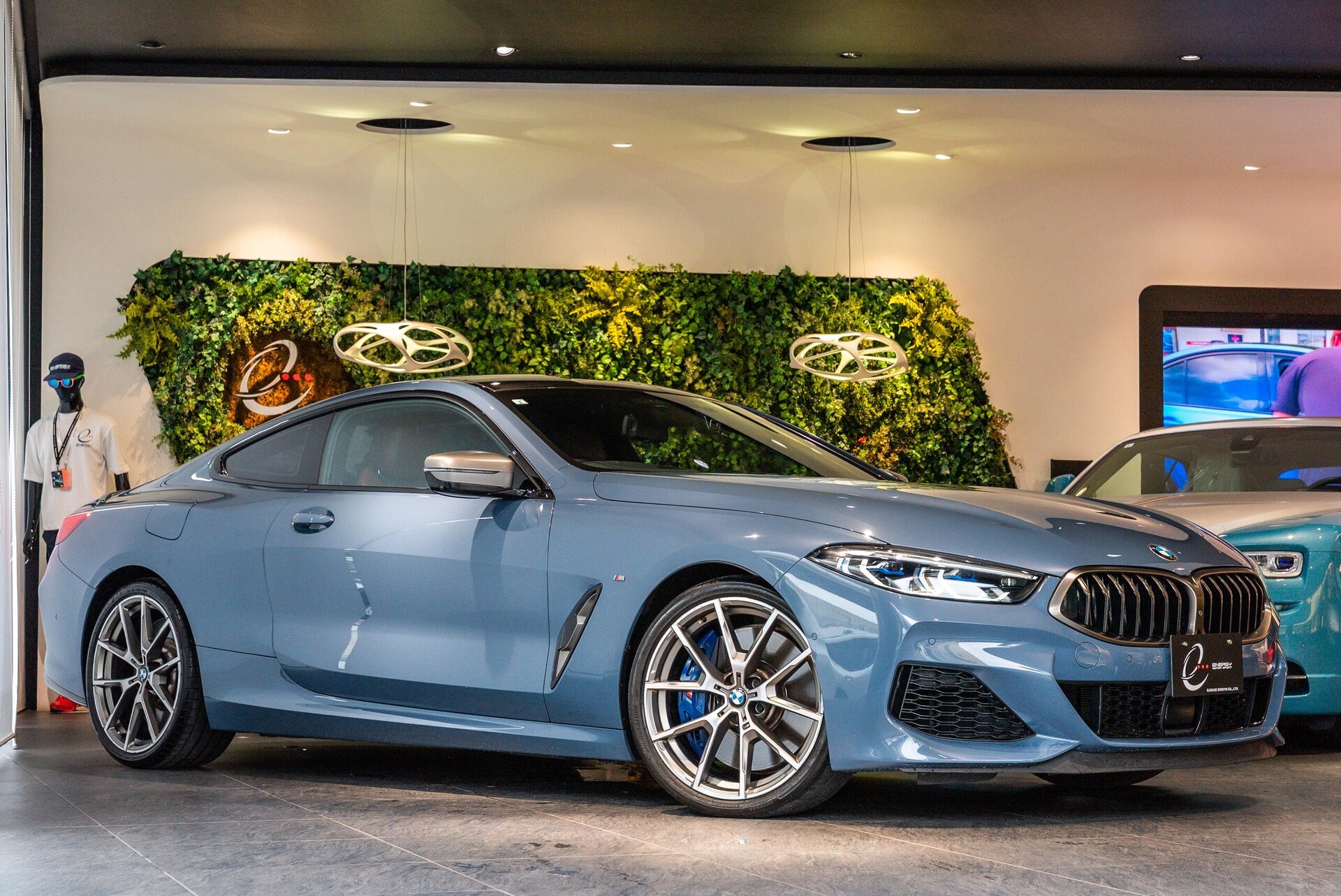 BMW 8 SERIES - View 1