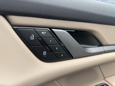 2025 Porsche TAYCAN 缩略图 19