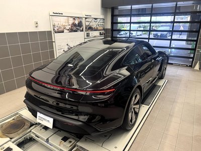 2025 Porsche TAYCAN photo 7