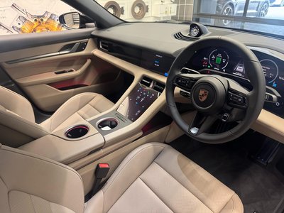 2025 Porsche TAYCAN 缩略图 15