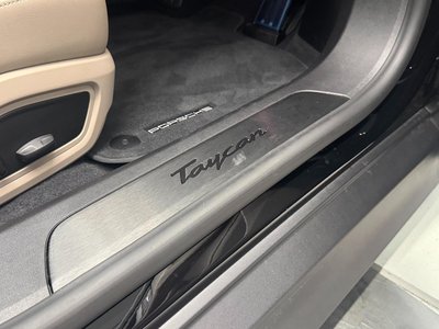 2025 Porsche TAYCAN photo 10