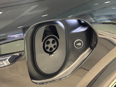 2025 Porsche TAYCAN 缩略图 12
