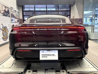 2025 Porsche TAYCAN photo 4