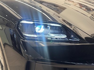 2025 Porsche TAYCAN photo 8