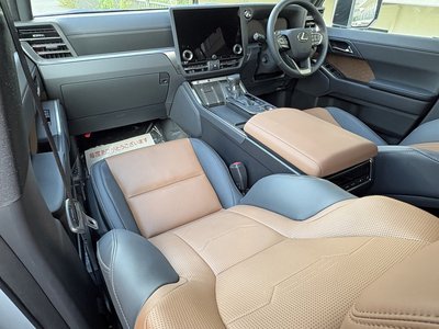 صورة مصغرة 15 لـ 2025 Lexus GX